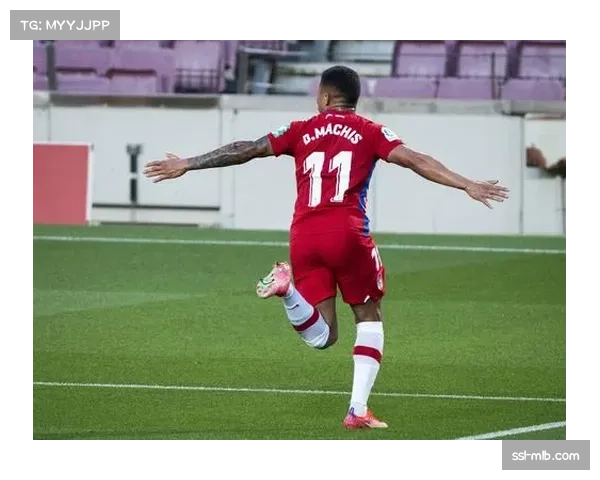 终场哨响，为保级拼尽全力的格拉纳达球员因最后时刻错失单刀跪地不起